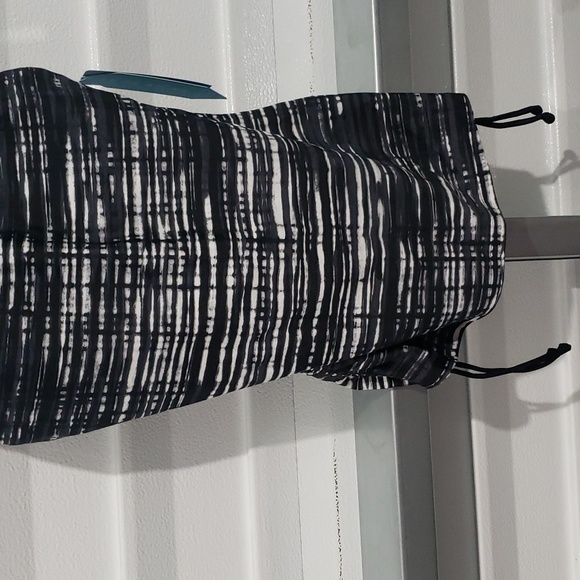 NWT HEATWAVE KEYHOLE HALTER SWIM‎ TOP SIZE SMALL - Picture 3 of 10